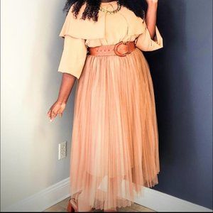 Scallop edge highwaist mesh overlay skirt. Deep tan. fits size L(12-18)